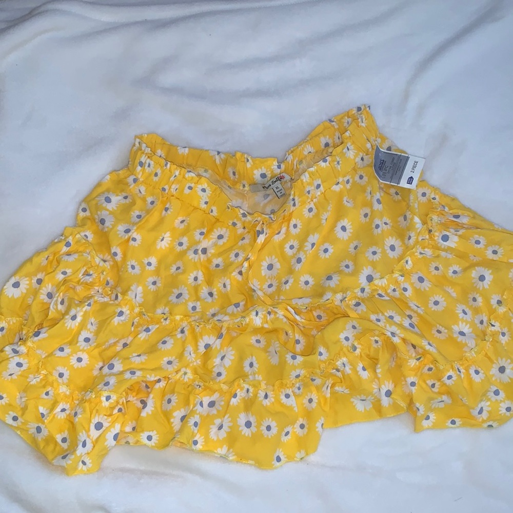 Size is XL , it was never worn
